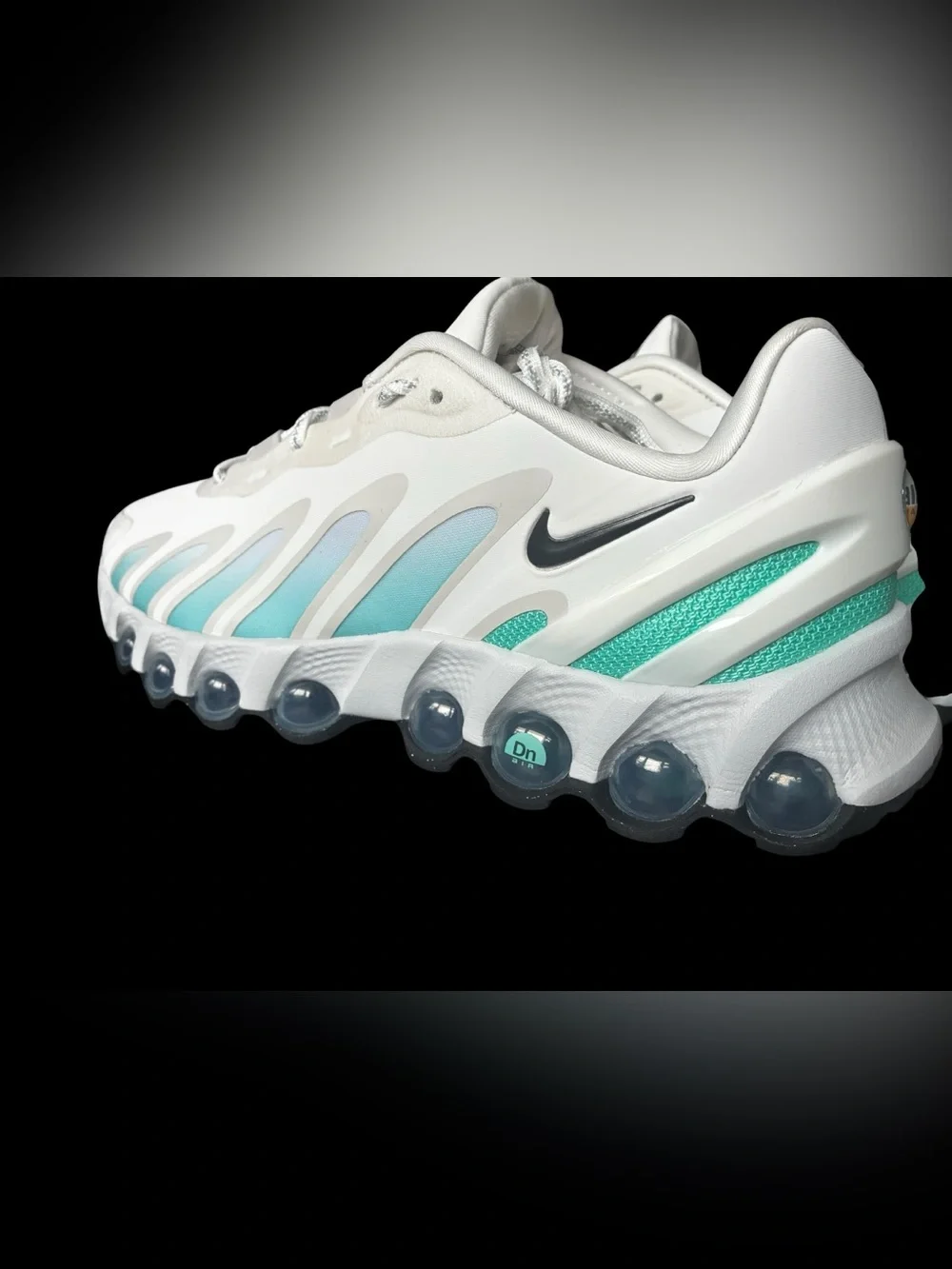 Nike Air Max DN8 in Summit White/Black-Cool Mint Size 9 Women/7.5 Men (US) NEW